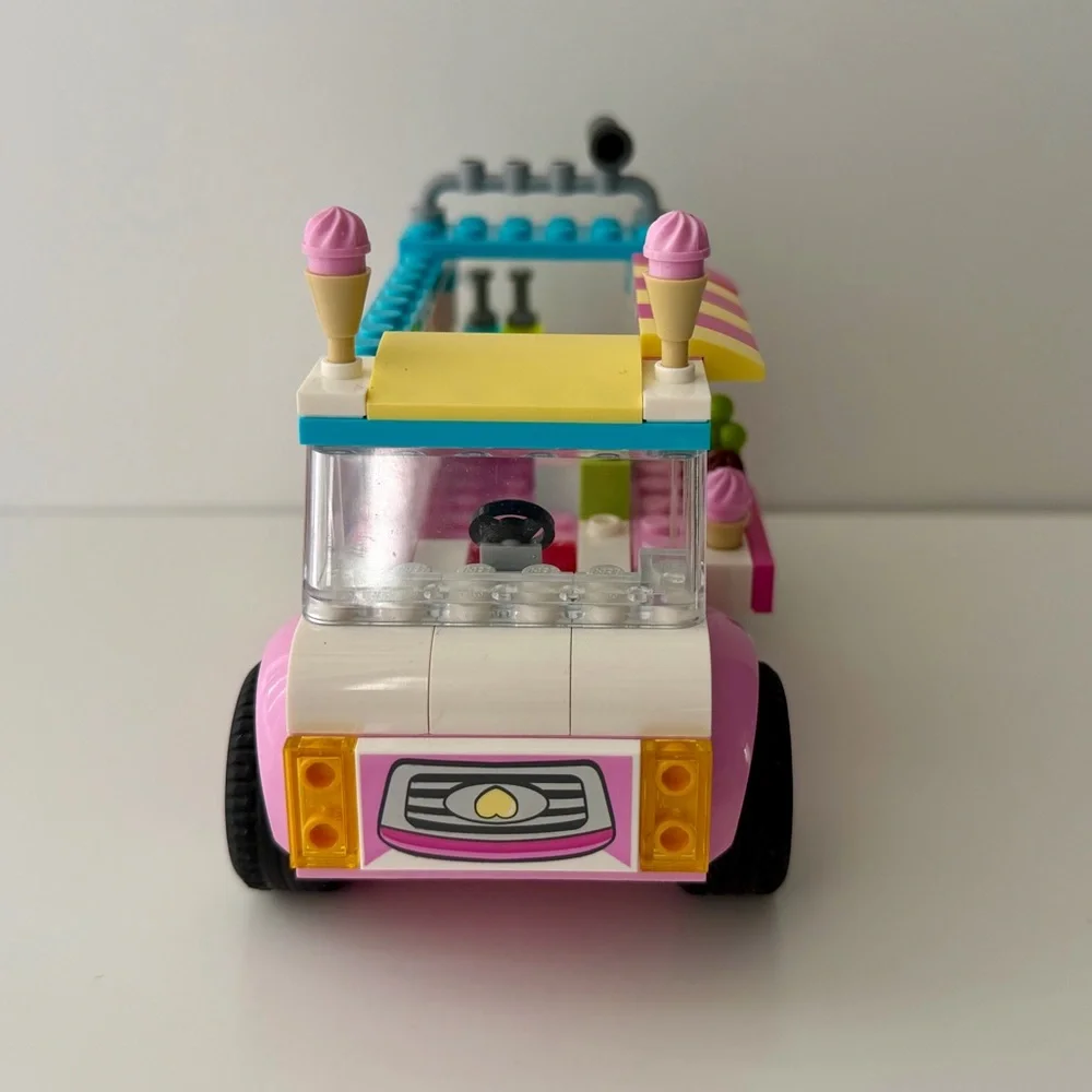 LEGO JUNIORS Emma's Ice Cream Truck #10727 (Retired Set)